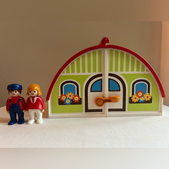 Playmobil Other - 🏡Playmobil Playhouse with 2 Figures. Excellent Condition.